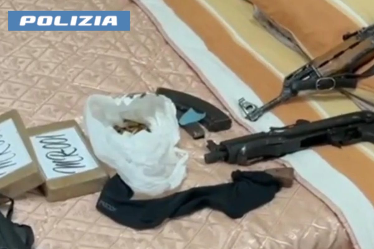 VIDEO | In casa con droga e un intero arsenale: arrestato 40enne a Catania