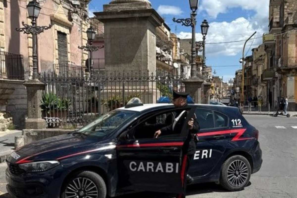 Lite finisce nel sangue a Scordia, 47enne ferito con un colpo di bottiglia e coltellata allo stomaco