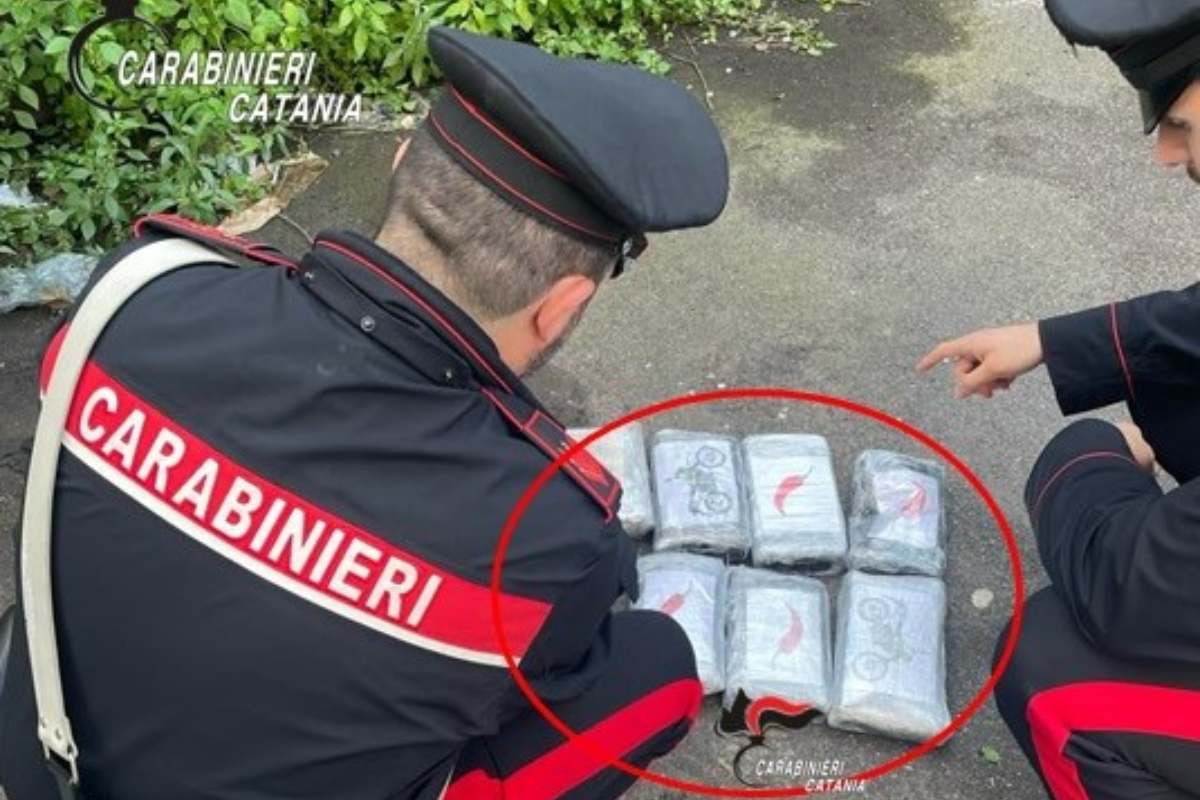 7kg di cocaina dentro un zaino tra i rifiuti: il ritrovamento a San Cristoforo