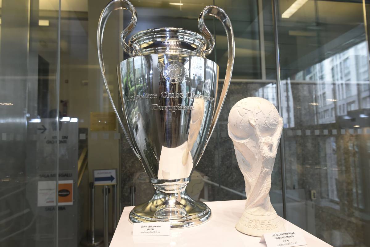 Clamorosa gaffe durante Aston Villa-PSG: parte l’Inno dell’Europa League anziché quello della Champions