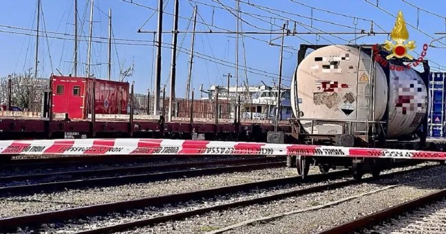 Messina, sversamento di acido da un vagone nello scalo merci: Nbcr a lavoro