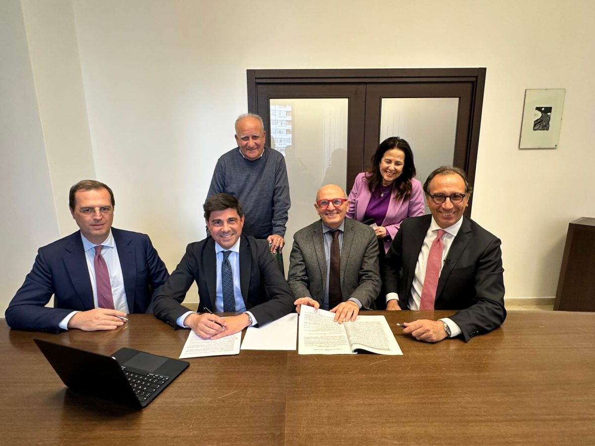 Firmato il nuovo contratto di servizio con Ast, ecco cosa cambia: “Ora il rilancio dell’azienda”