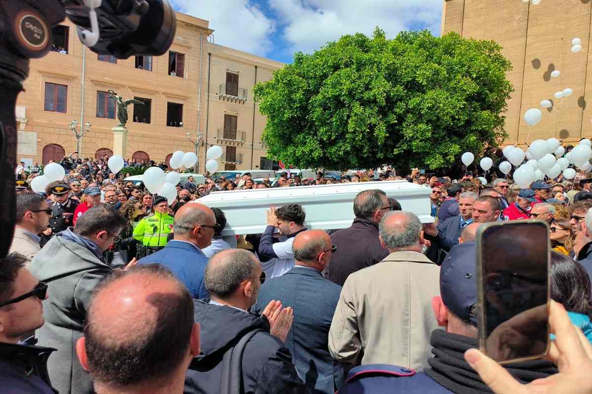 VIDEO | Sara Campanella, i funerali della vittima di femminicidio: “Siamo sconvolti, senza parole”