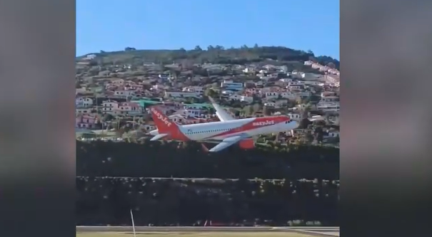 VIDEO | La manovra spericolata di un volo EasyJet: sfiorato il disastro