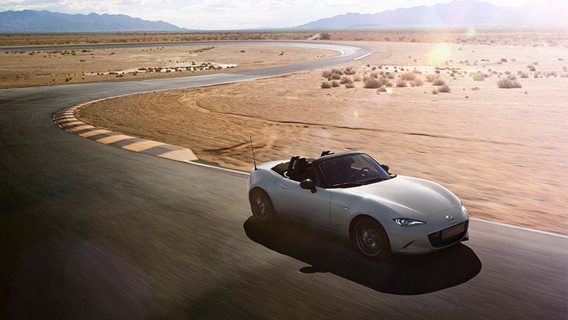 Due serie speciali per reinventare l’iconica Mazda MX-5: Kazari e Homura