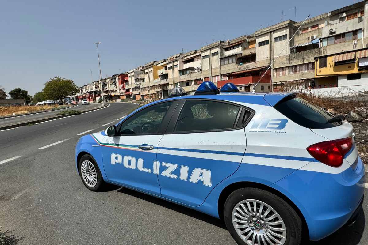 Calci e pugni all’interno del suo bar, ferito un commerciante: il caos nell’agrigentino