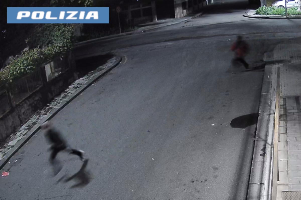 Ruba un cellulare ad un pendolare appisolato alla fermata dell’autobus: denunciato 49enne