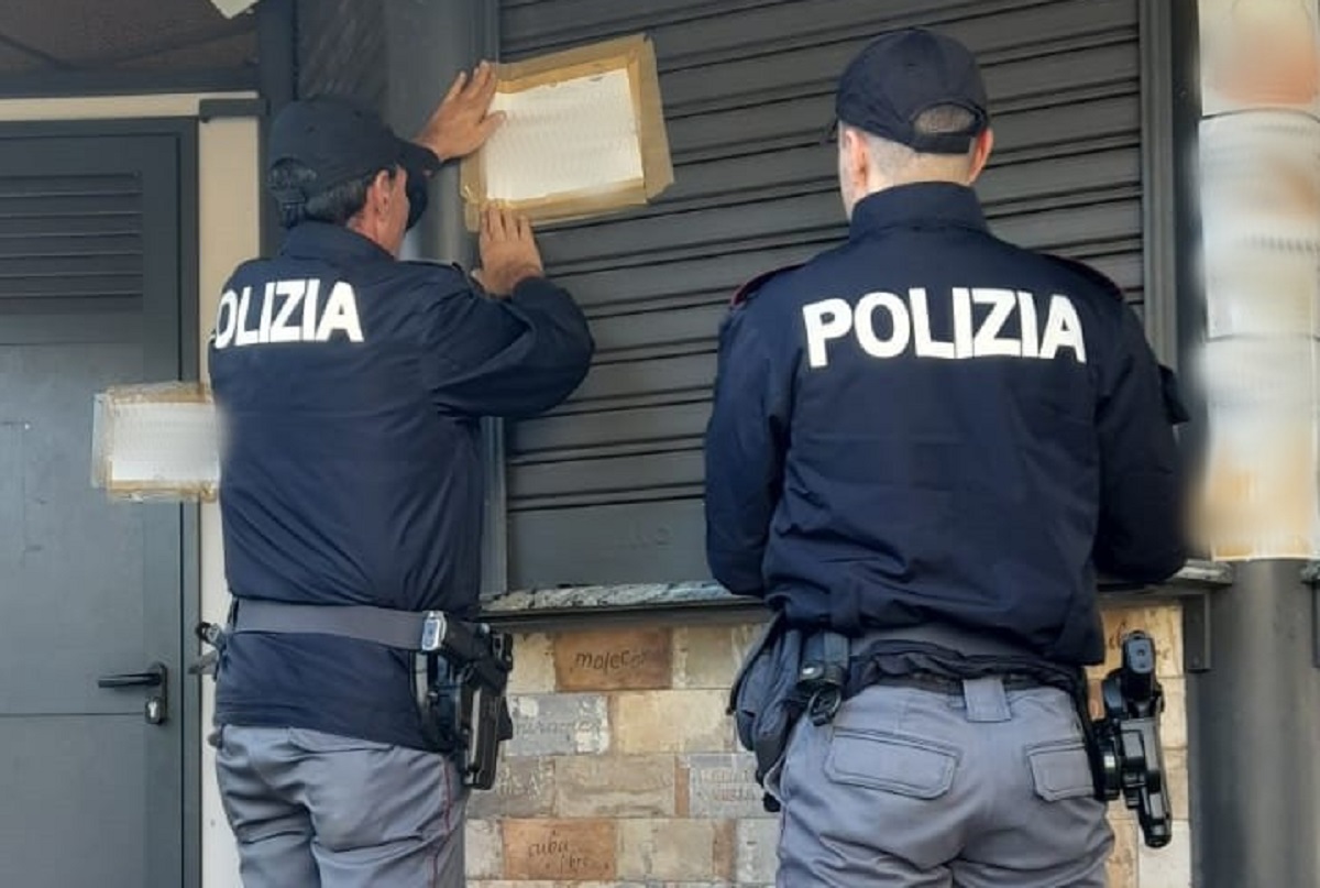 Droga e pregiudicati, il chiosco di Acireale chiude per ordine della Questura
