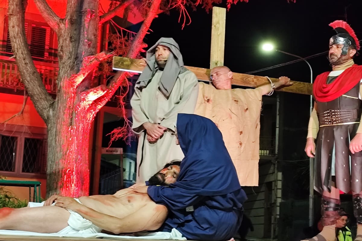 Via Crucis vivente di San Pietro Clarenza 2025 - foto qds