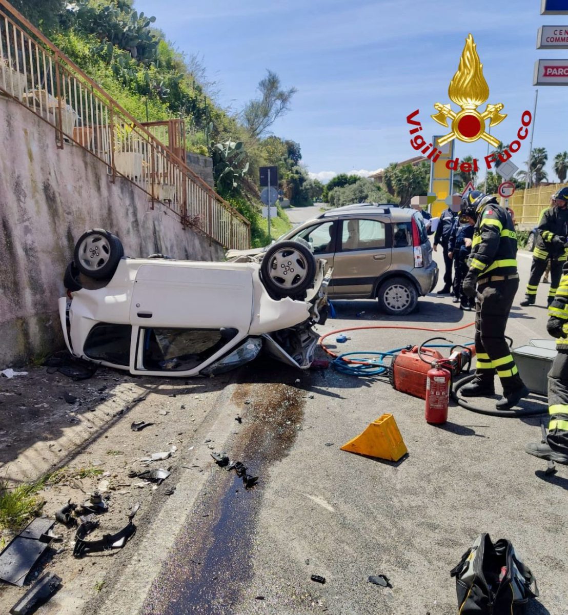 FOTO Incidente sulla statale 113, morta una donna: chi era la vittima, le drammatiche immagini FOTO Incidente sulla statale 113, morta una donna: chi era la vittima, le drammatiche immagini