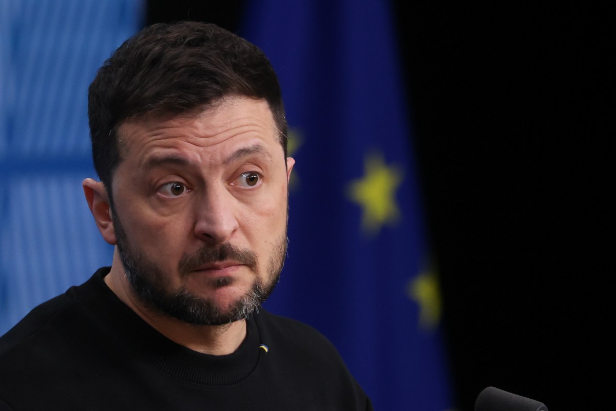 Ucraina, Zelensky: “Ora azioni concrete per fermare Putin”. L’UE minaccia sanzioni a Russia