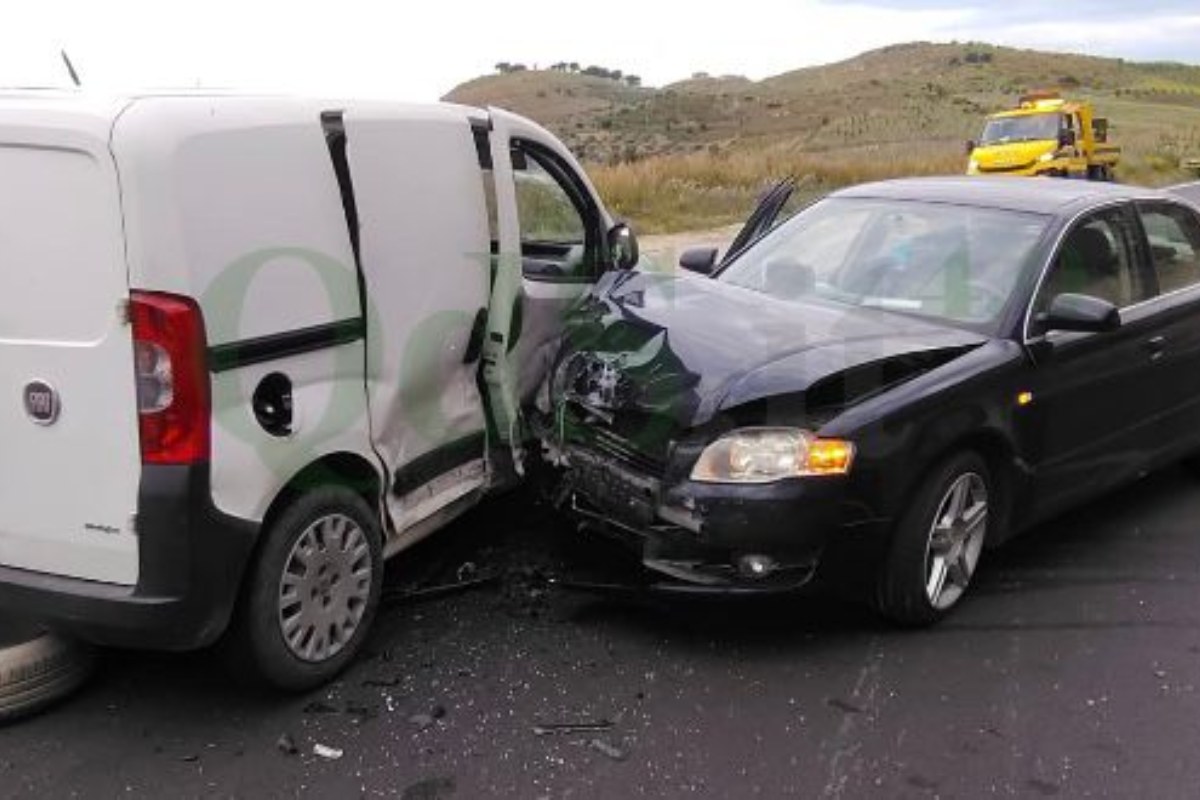 Montallegro, scontro auto-furgone: una persona in ospedale