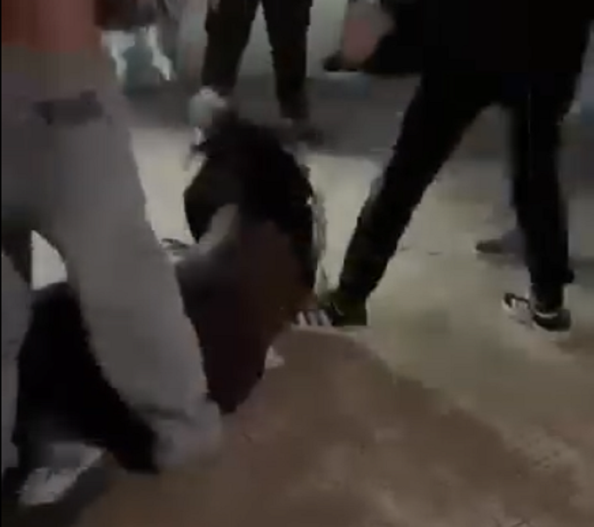 Avola, minorenne pestata da un gruppo di coetanee: il gesto violento ripreso con il telefono