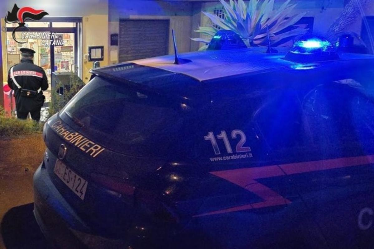 Due rapine in farmacia in 20 minuti: arrestato 21enne nel Catanese