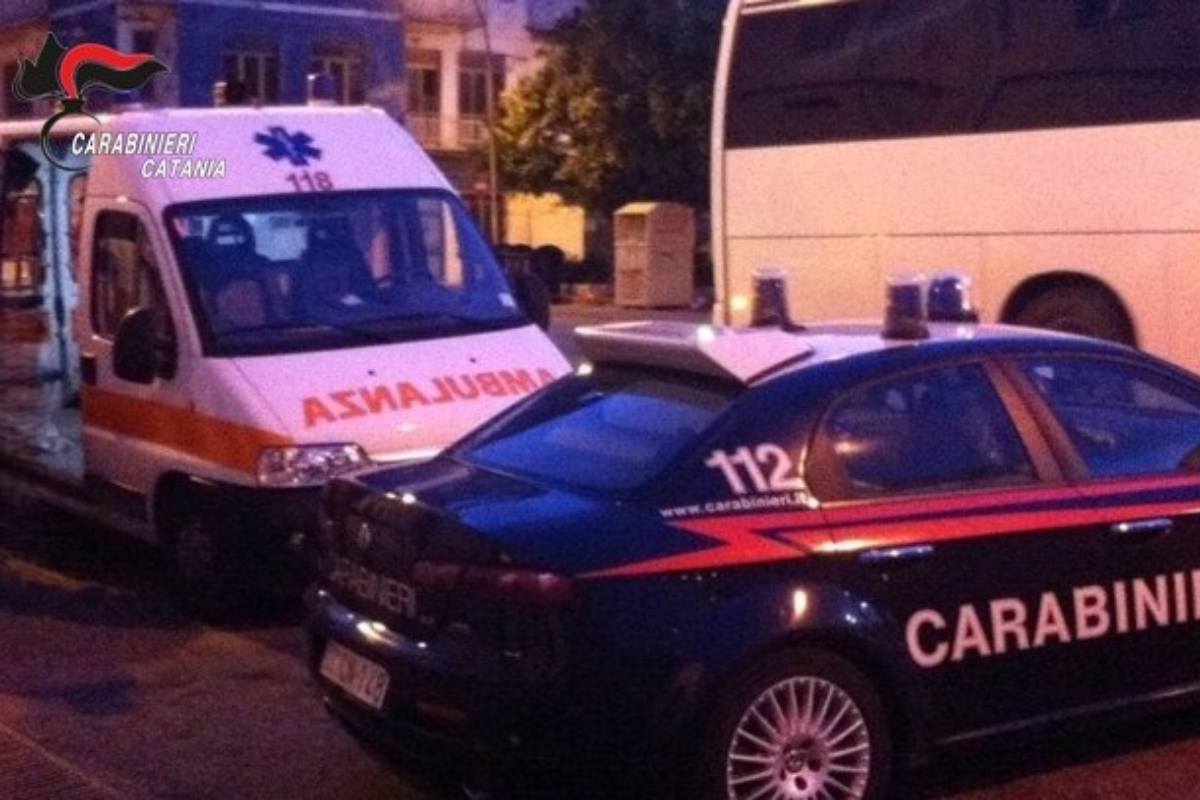 Calci e pugni verso due sanitari del 118 dopo un sinistro con il monopattino: denunciato 37enne