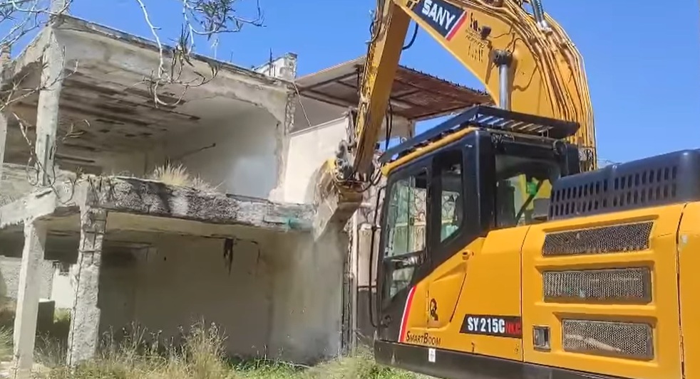 Immobili abusivi lungo il litorale a Carini: avviati gli interventi di demolizione