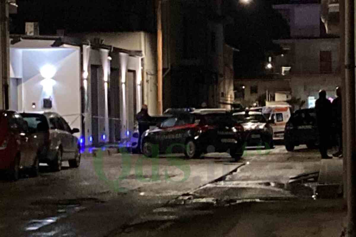 FOTO | Minaccia di morte la madre, lei chiama il 112 ma l’uomo si barrica in casa: una notte folle a Favara