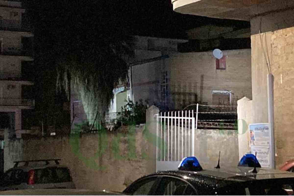FOTO | Minaccia di morte la madre, lei chiama il 112 ma l’uomo si barrica in casa: una notte folle a Favara