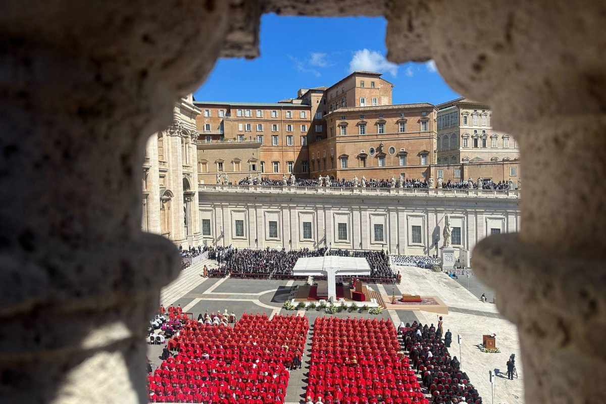 Il conclave per eleggere il nuovo Papa inizierà il 7 maggio: ecco chi sono i favoriti