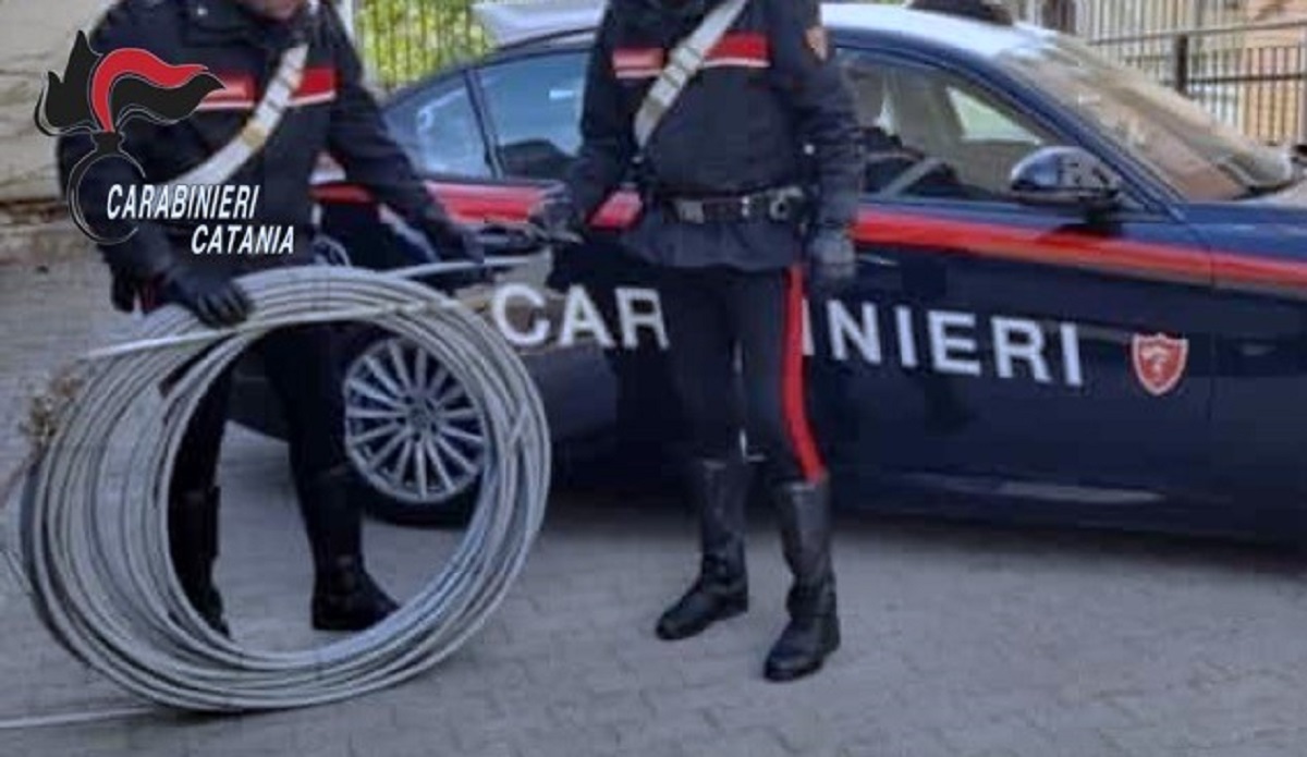 Catania, in piena notte stava smantellando una cabina elettrica per rubare rame: arrestato