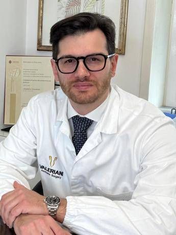 Chirurgo plastico: “Ritocchino per uomini non è più tabù, over 50 vogliono piacere” Chirurgo plastico: “Ritocchino per uomini non è più tabù, over 50 vogliono piacere”