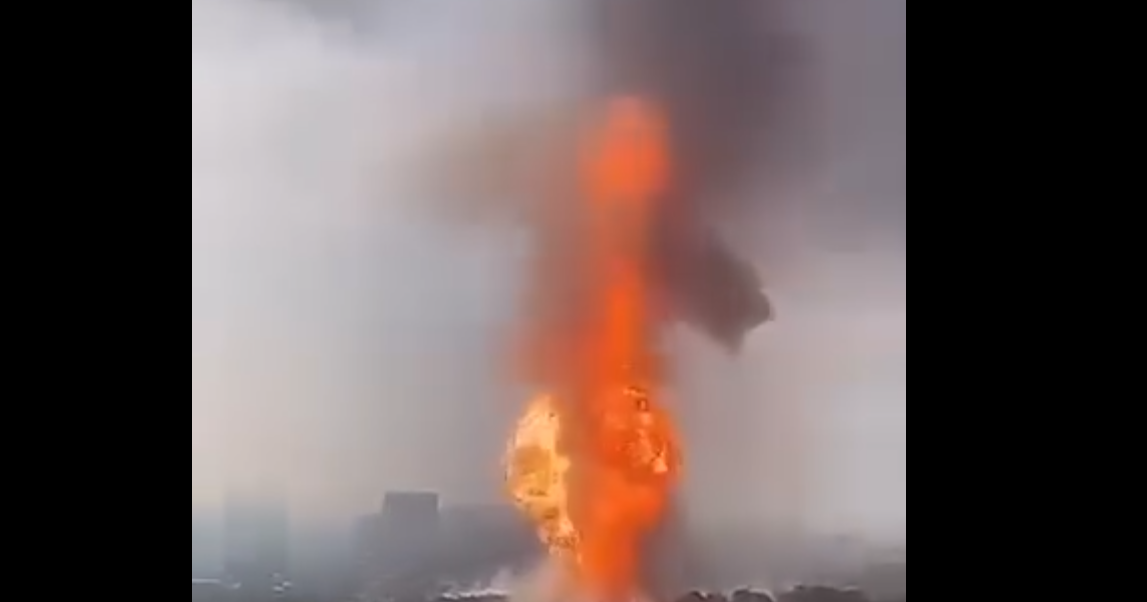 VIDEO |  Fuga di gas in un gasdotto, enorme esplosione e devastante incendio: molti feriti