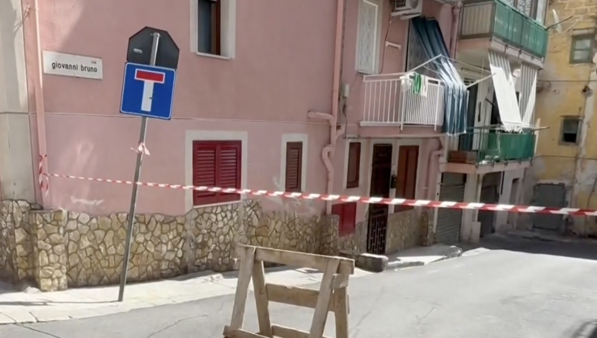 Bimbo di 4 anni morto con la mini moto, lo strazio della madre ai funerali