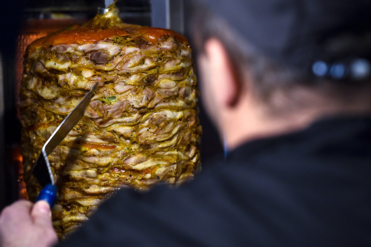 Più di 600 intossicati dopo aver mangiato del kebab nello stesso locale