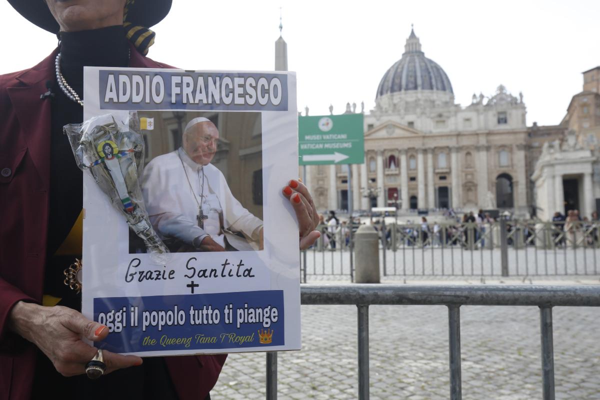 Morte Papa Francesco, indetti 5 giorni di lutto nazionale: come funziona