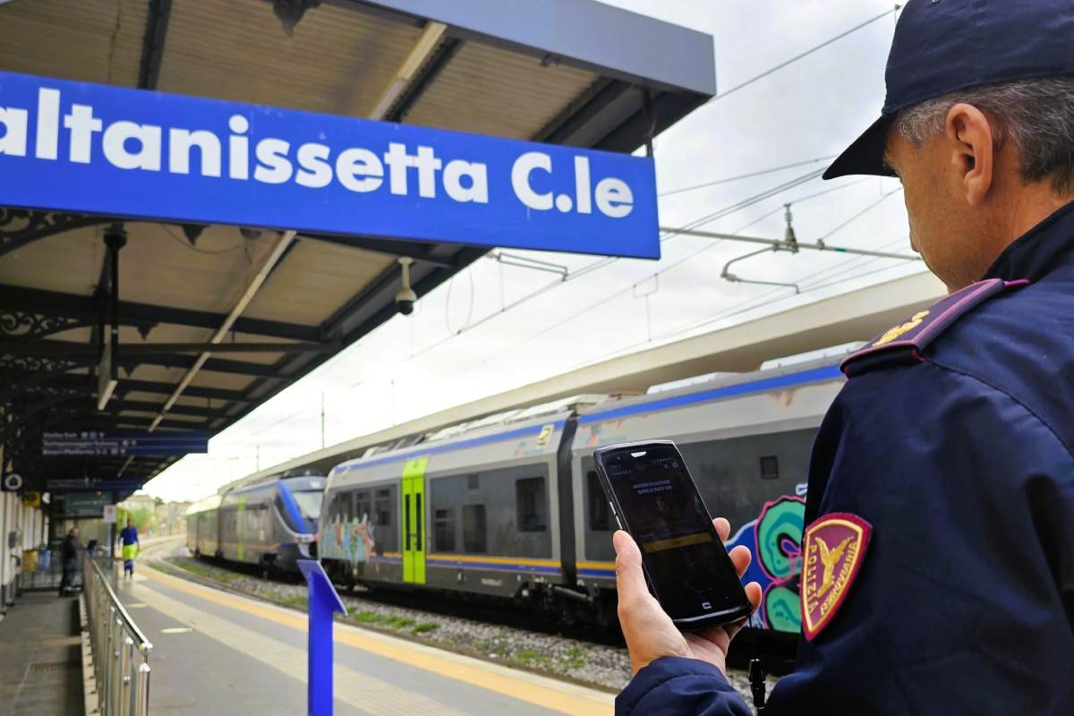 Alla stazione di Caltanissetta con cannabis e 9mila euro in contanti: arrestato 17enne
