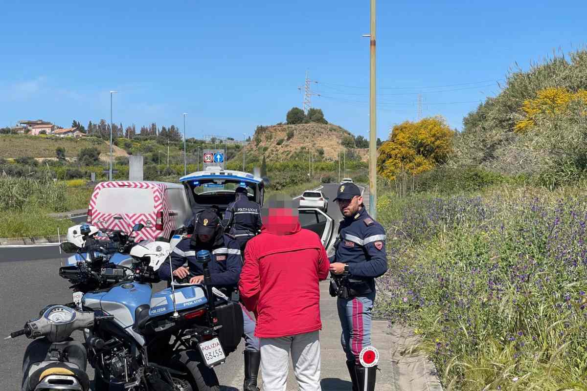 Furto di energia elettrica, sanzioni per bar e ambulanti irregolari: denunce e sequestri alimentari