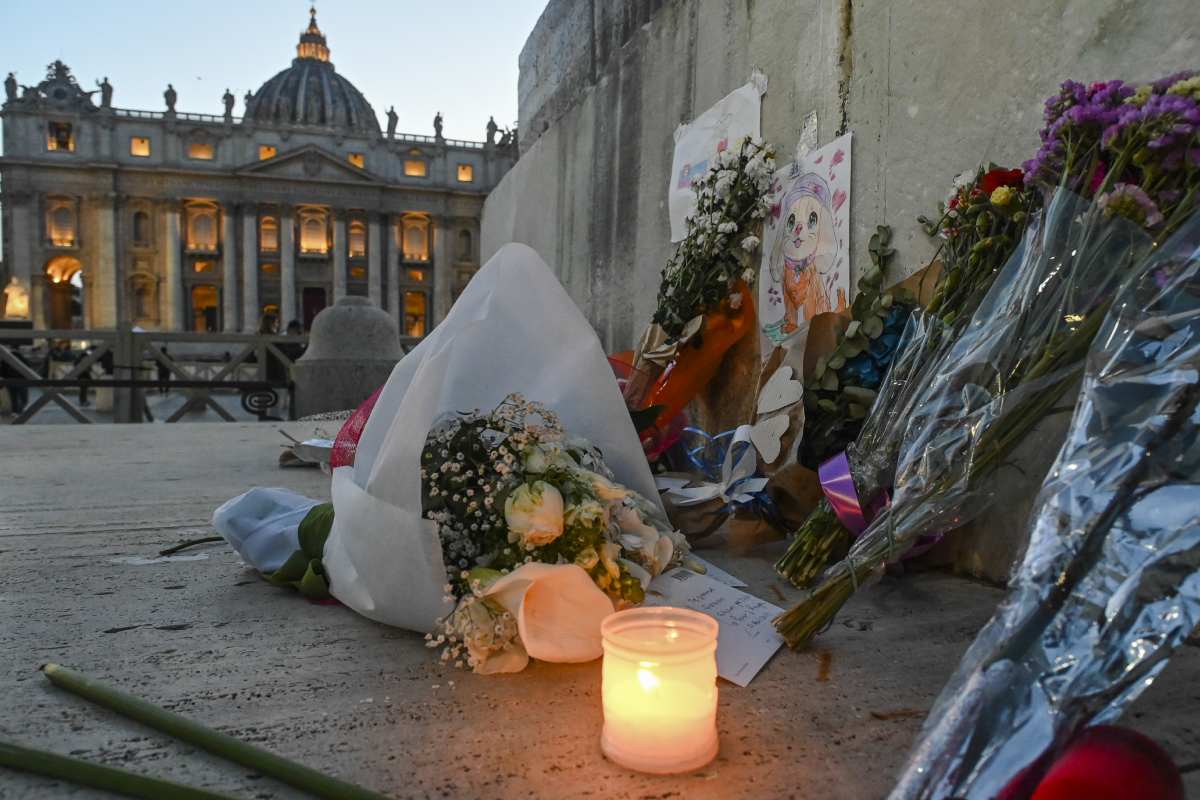 Morte Papa Francesco, da oggi salma a San Pietro: l’omaggio dei fedeli