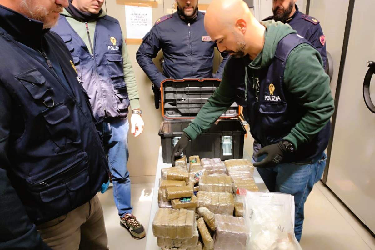 VIDEO | 19 chili di hashish e 330 grammi di cocaina: arresto per droga a Gela