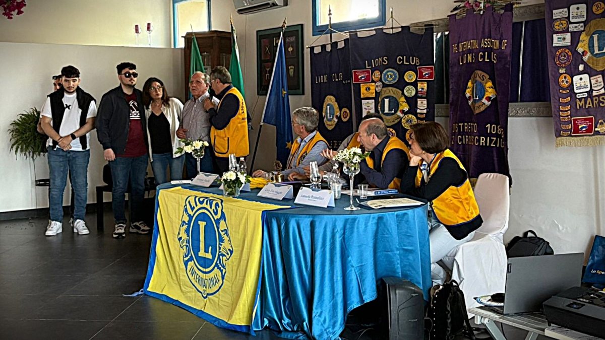 Uici, a Santa Ninfa Lions dona a non vedenti due occhiali con IA