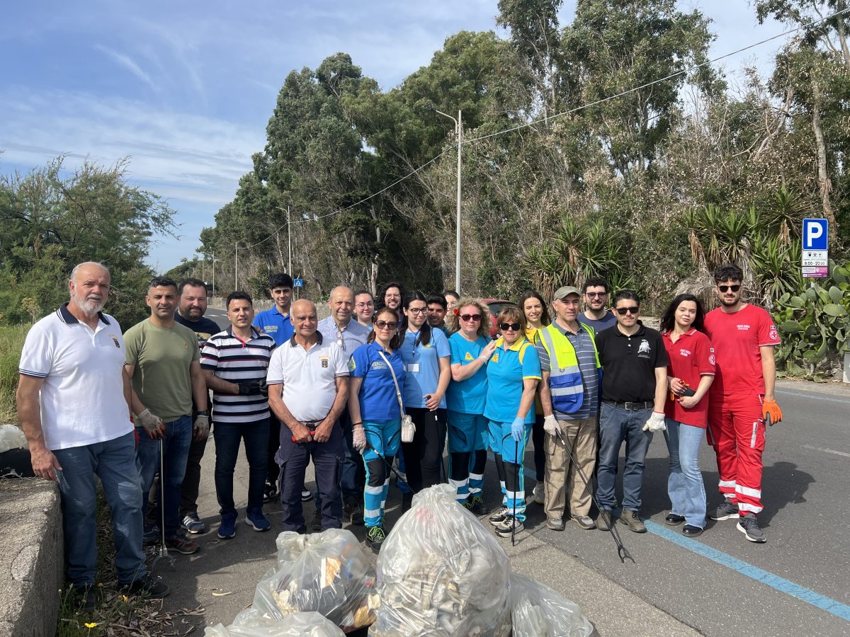 Fiumefreddo di Sicilia, raccolti numerosi rifiuti sul lungomare nella giornata ecologica a Marina di Cottone
