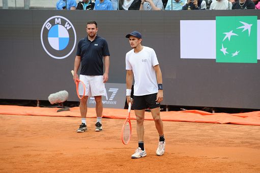 Tennis, Arnaldi eliminato al primo turno a Roma