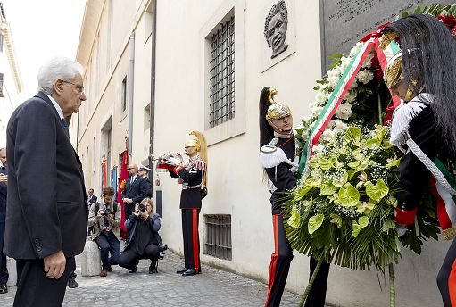 Terrorismo, Mattarella in via Caetani per rendere omaggio ad Aldo Moro