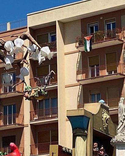 Gaza,Avs denuncia: Polizia fa rimuovere bandiera Palestina a passaggio Giro Italia