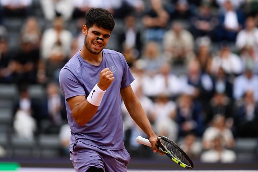 Tennis, Alcaraz primo semifinalista a Roma