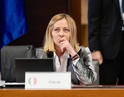 Ucraina, Meloni: Macron ha detto che invio truppe non è più tema