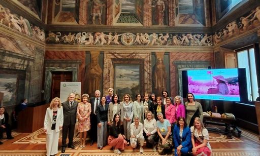 Apicoltura in rosa: premiate in 20 in Confagricoltura a Roma Apicoltura in rosa: premiate in 20 in Confagricoltura a Roma