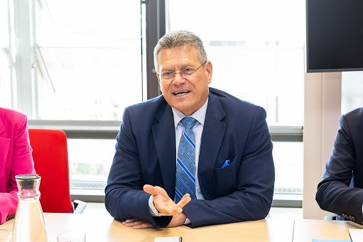 FT: Ue punta a dazio fisso di 2 euro su piccoli pacchetti importati