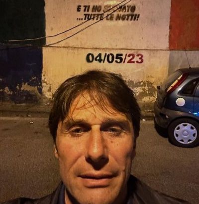 Calcio, il selfie di Conte da Campione d’Italia