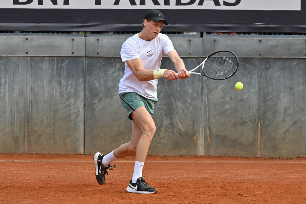 Sinner esordio vincente al Roland Garros: battuto Rinderknech