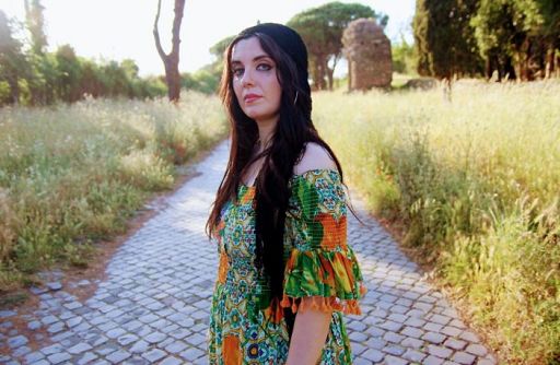 Ida Elena omaggia Trilussa nel video “La felicità è una piccola cosa”