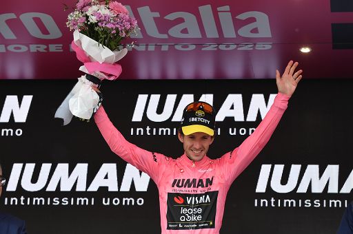 Ciclismo, Yates fa l’impresa sul Colle delle Finestre, Giro è suo