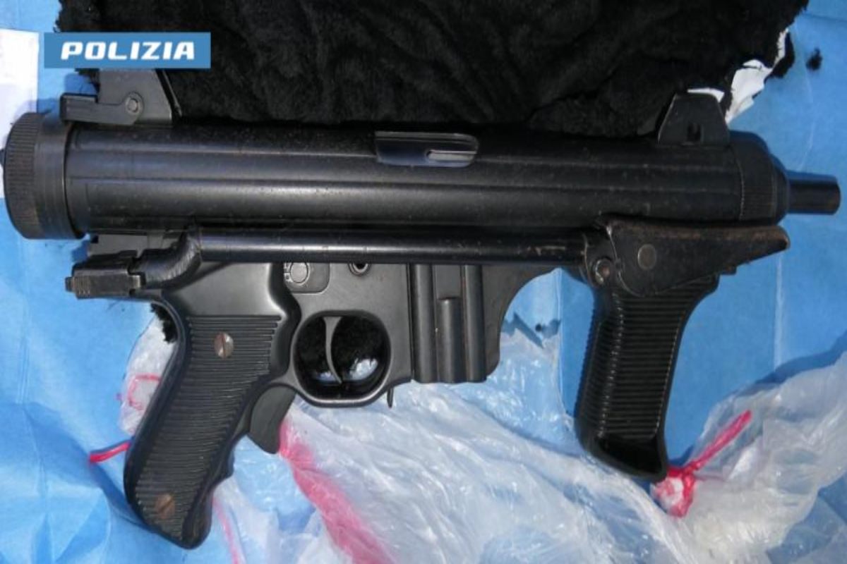 Arma da guerra rubata dal carcere a Catania ritrovata a San Cristoforo, scatta il fermo