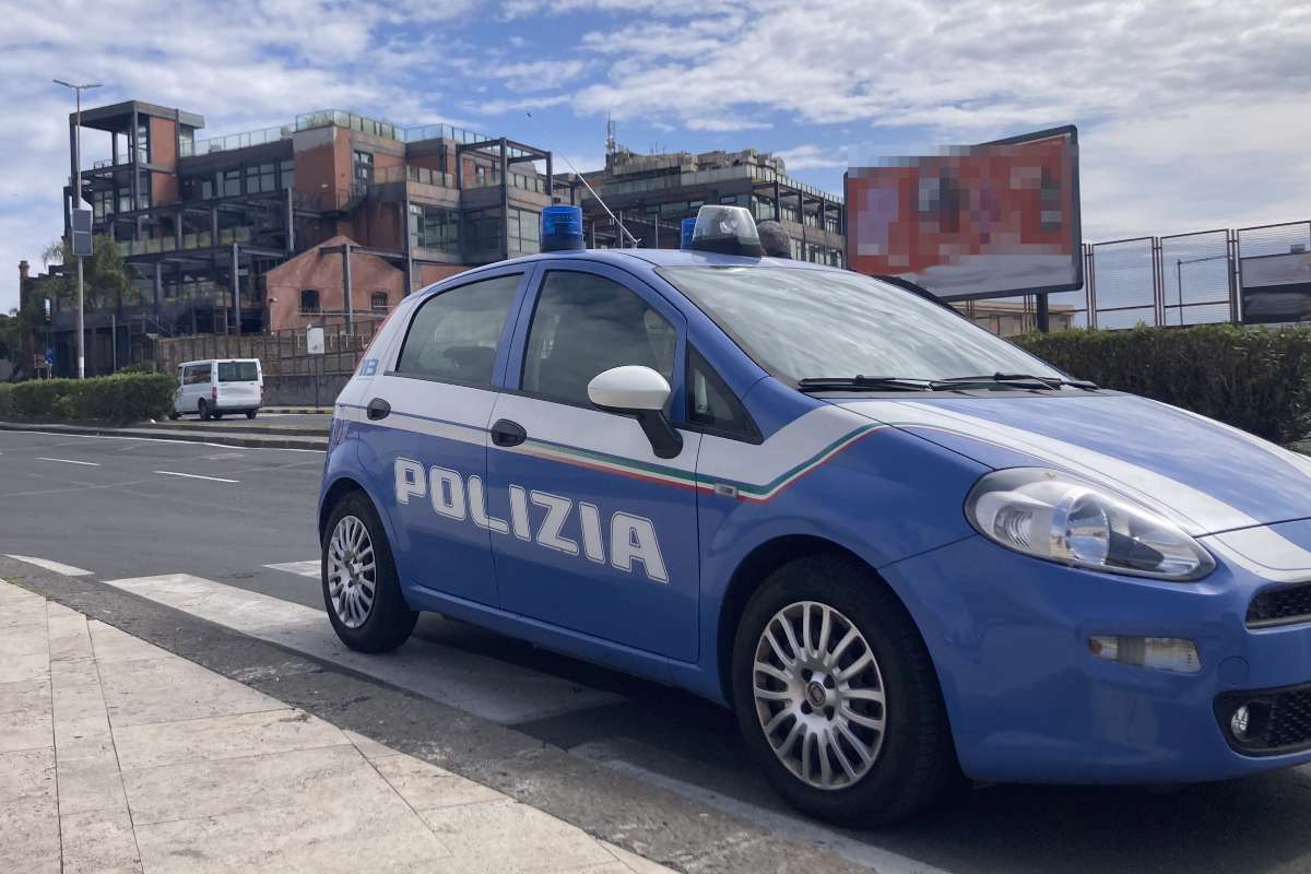 Paura a Catania, atti osceni vicino alla scuola elementare e minacce ai poliziotti: un arresto
