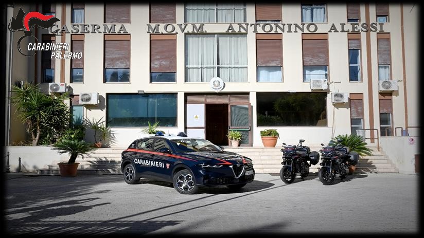 Droga e l’occorrente per lo spaccio in casa, arrestato un cinquantenne