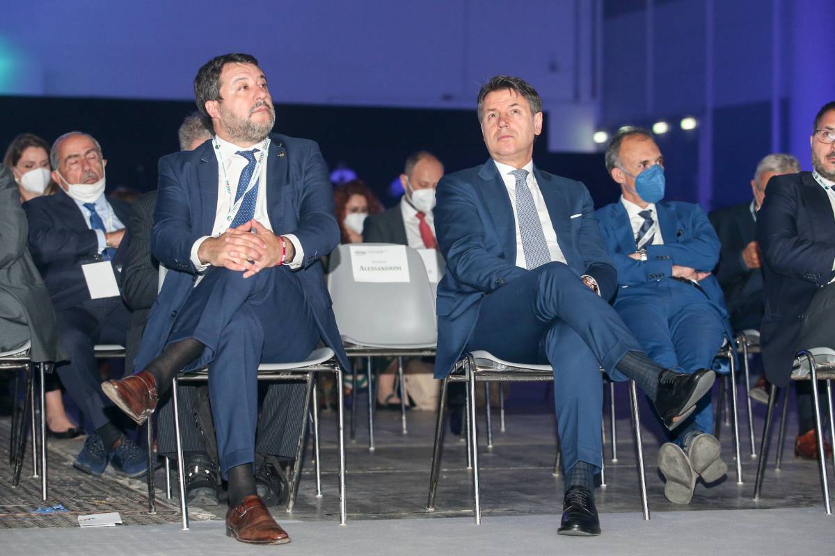 Scontro Conte-Salvini: “Ponte sullo Stretto? Dopo la nota del Quirinale si stia zitto per un po’”
